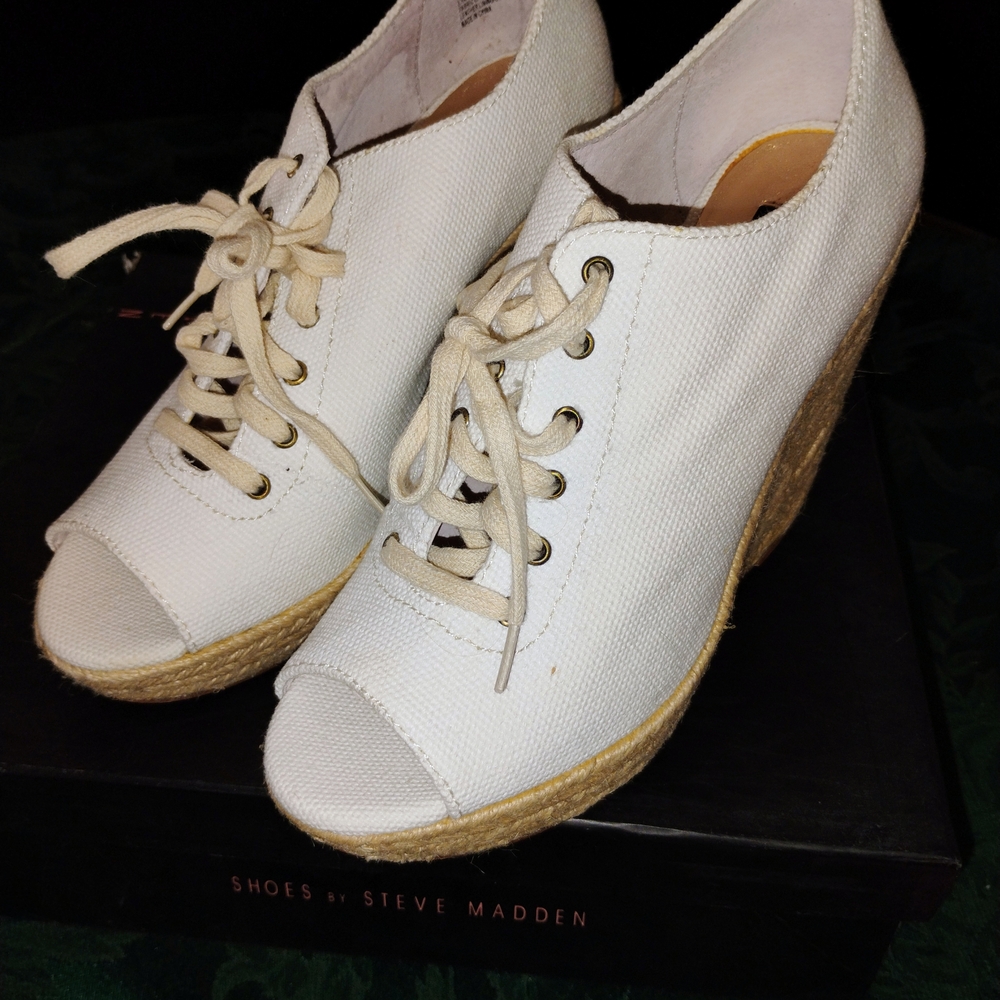Steve Madden Women's "Wyllow" White Fabric Wedge Shoes size 8.5